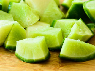 4、风干羊肉火锅,青萝卜，切块。