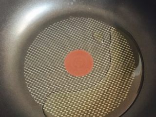 2、豆沙粽子,油锅烧热