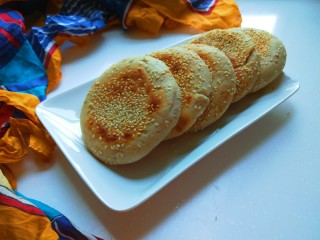 17、麻油芝麻驴肉火烧,不加肉都外酥里嫩好吃。