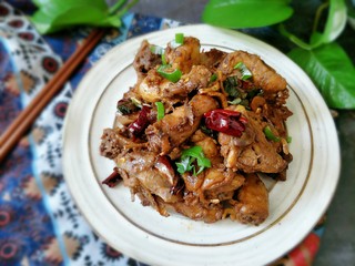 1、家常香辣鸡架,先来一张成品图