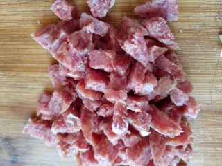 6、真正的生炒腊味糯米饭,腊肠切小丁