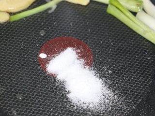 13、冬菇焖鸡,下半勺砂糖