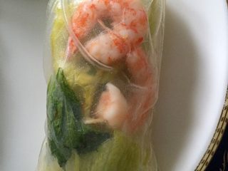 7、米皮春卷,卷起来即可