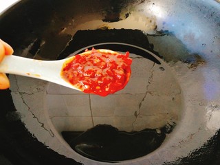 8、清明的应景佐酒小菜--香辣钉螺,下入郫县豆瓣酱