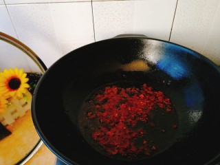 9、清明的应景佐酒小菜--香辣钉螺,煸炒出红油。