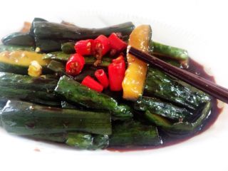 18、脆皮酱黄瓜,成品图。