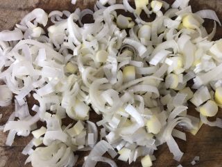 5、麻婆豆腐,切末