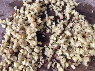 6、麻婆豆腐,姜切末