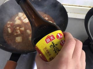 27、麻婆豆腐,加入生抽