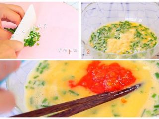 4、番茄土豆银鱼厚蛋烧,香葱切切碎。鸡蛋打散，香葱加入一起搅拌，将土豆银鱼泥也倒入蛋液，混合均匀，再将炒好的番茄泥倒入，1岁以上宝宝可加少许盐。