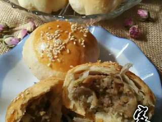 20、苏式萝卜干鲜肉月饼,超级超级酥,肉馅鲜美,外皮香酥!