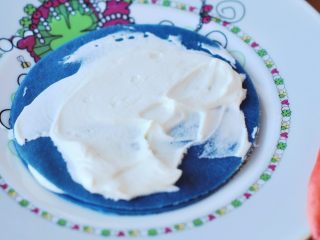 11、迷你彩虹千层,一层饼皮上面抹一层奶油。