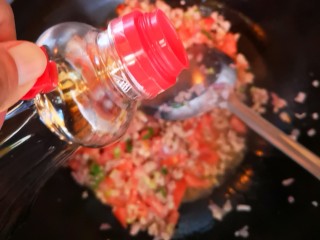 16、微波炉版美味披萨,加入生抽调味