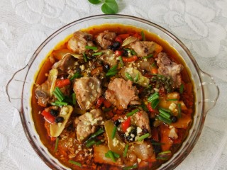 19、青花椒豉汁蒸排骨,一整盘排骨，宝宝一个人啃完了哦！汤汁用来烧豆腐了，陈先生说很好吃。