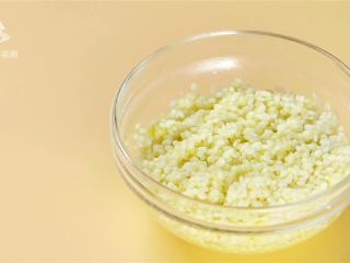 5、甜粽子和咸粽子都过时了！鲜果粽子才是王道,搅拌均匀，搁置备用