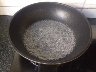 7、辣炒藕片,煮开