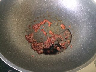 17、辣炒藕片,加入生抽