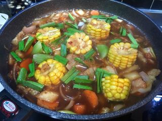 8、「吃货久久」立冬就想念一锅热腾腾的咕噜咕噜,沸腾后调味 喜欢辣的一开始就放 因为会越煮越辣