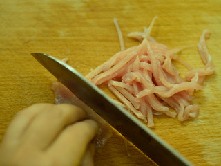 2、青椒肉丝,猪肉切丝