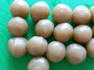 11、广式莲蓉月饼,全部包好