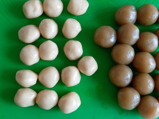 12、广式莲蓉月饼,饼皮每个分20克