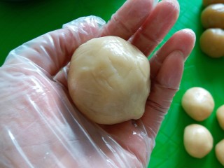 15、广式莲蓉月饼,包好,团圆