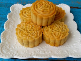 23、广式莲蓉月饼,成品图,花纹清晰,月饼没有变形