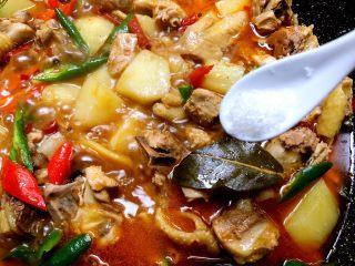 18、大盘鸡,加入6g白糖