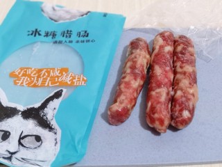 5、懒人煲仔饭--电饭煲版,这个时间准备腊肠，我买的冰糖腊肠特别好，非常适合做煲仔饭。