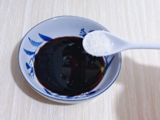 10、懒人煲仔饭--电饭煲版,加入白砂糖用筷子搅拌均匀！