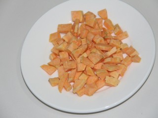 8、幸福早餐~红薯山药小米粥,红薯切成小块