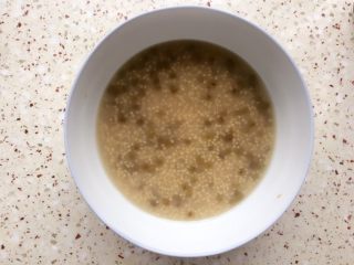 1、【瘦身解暑】小米绿豆饮,直到舀不到清汤为止