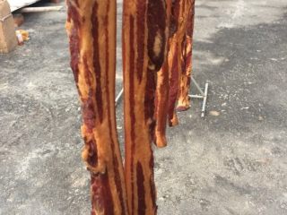 7、酱油风味酱肉,挂晾风干数天，到达需要的干湿度即可收藏保存