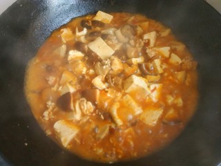 18、香菇肉末豆腐,水分变少，加入淀粉汁