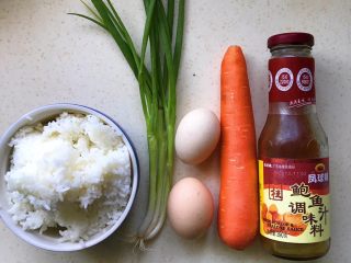 1、黄金米饭饼,准备食材