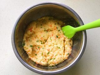 12、黄金米饭饼,用刮刀彻底拌匀……