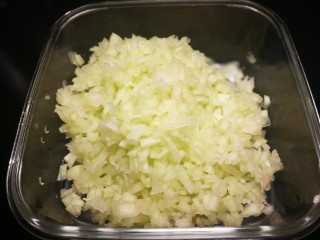 4、西瓜皮饺子,切碎