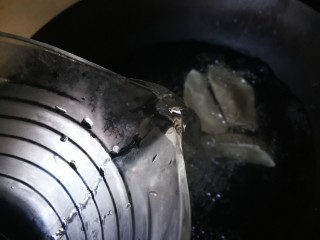 18、西瓜皮饺子,水开后，加冷水一小碗