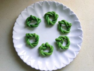 12、肉饼缸豆花环,依次编好