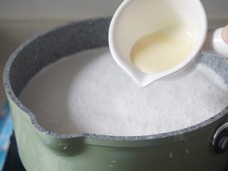 8、自制香芋西米露超好吃，甩糖水店几条街,7、加入炼乳