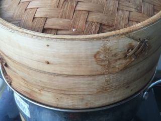 16、奶香南瓜月饼,冷水上锅中火蒸15分钟左右