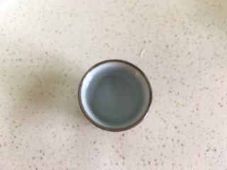 5、100%零失败 出油起沙咸鸭蛋,白酒倒入一小盅 