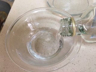 6、100%零失败 出油起沙咸鸭蛋,剩下的倒入碗里