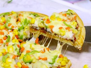 24、培根口蘑田园披萨,非常非常好吃,一口下去全满足了自己的味蕾。