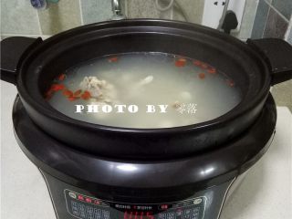 10、山药排骨汤,程序结束前5分钟，放入枸杞；