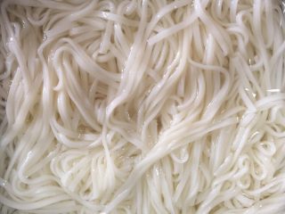 5、过水面（夏天必备）,水淹没面条即可