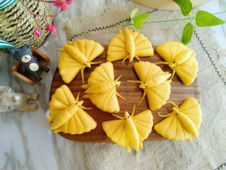 12、破茧成蝶花式馒头,飞蛾花样馒头出锅。