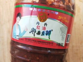 4、门迎百福香辣蒜苗炒焖子,普通郫县豆瓣酱。