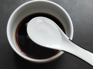 11、鱼香地三鲜,三勺清水。