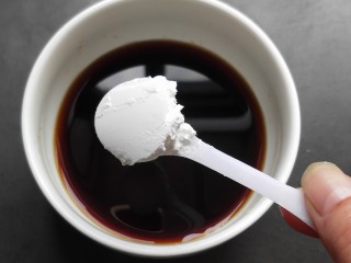 12、鱼香地三鲜,一勺淀粉。